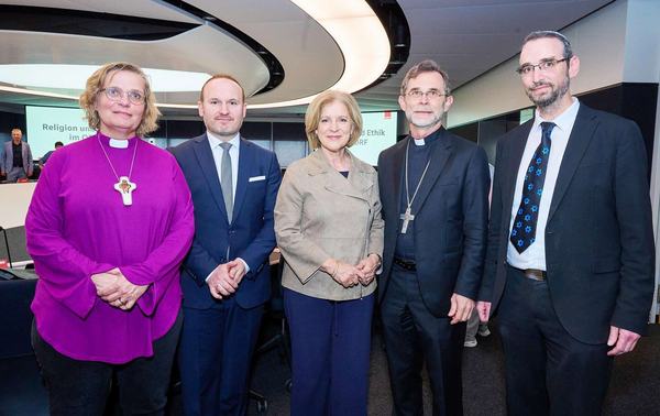3003624_bigpicture_1161658_treffen_gd_religionsgesellschaften_00.jpg