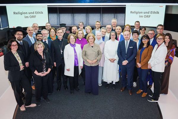 3003618_bigpicture_1161659_treffen_gd_religionsgesellschaften_01.jpg